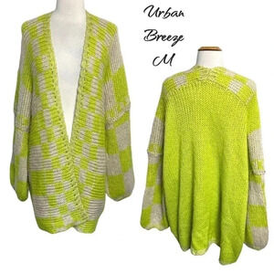 Urban Breeze M oversize lime green + cream checkerboard bell sleeve sweater‎